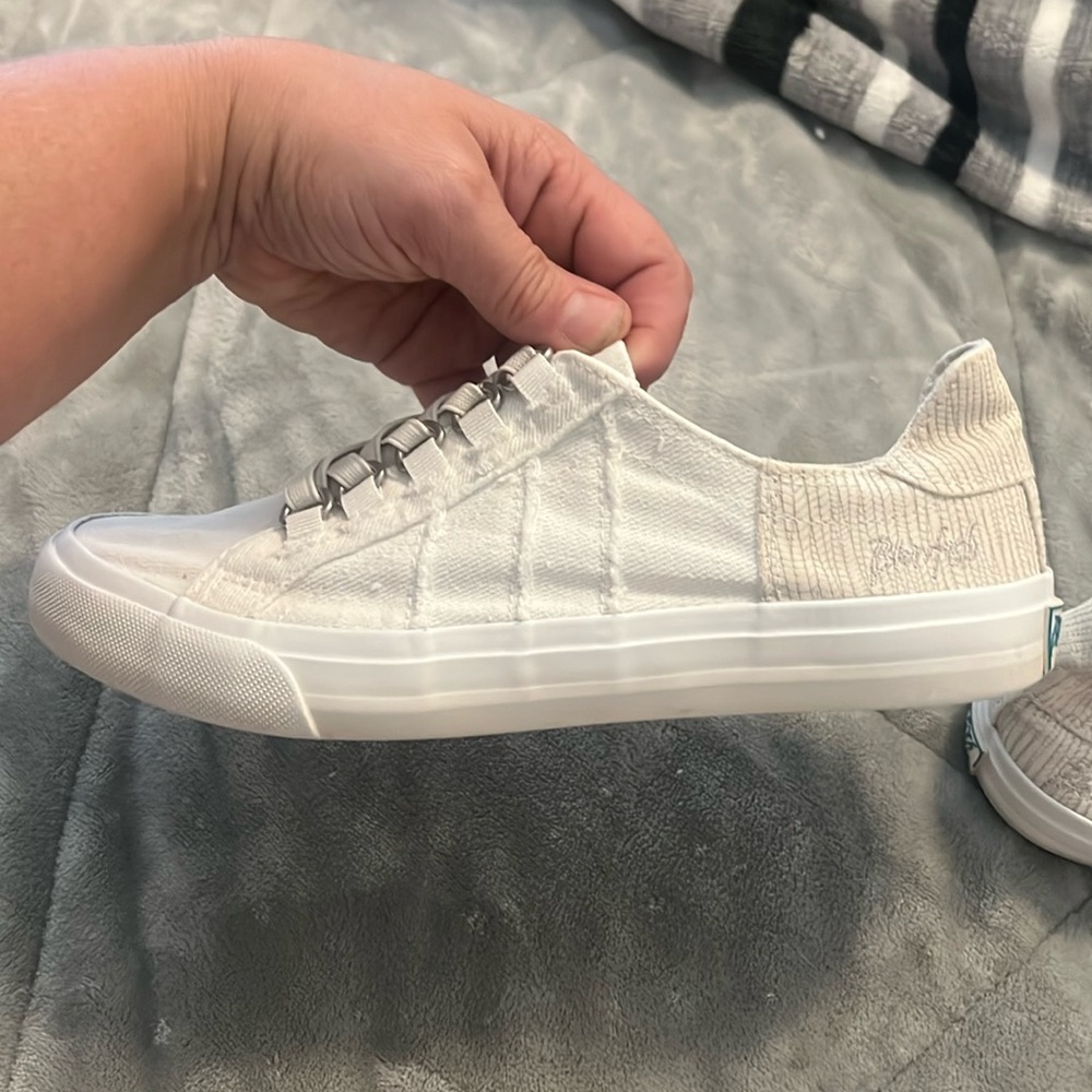 Women’s blowfish sneakers